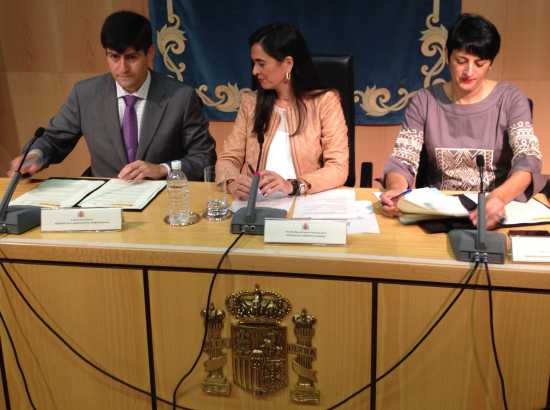 Momento de la firma del Convenio con el Cabildo