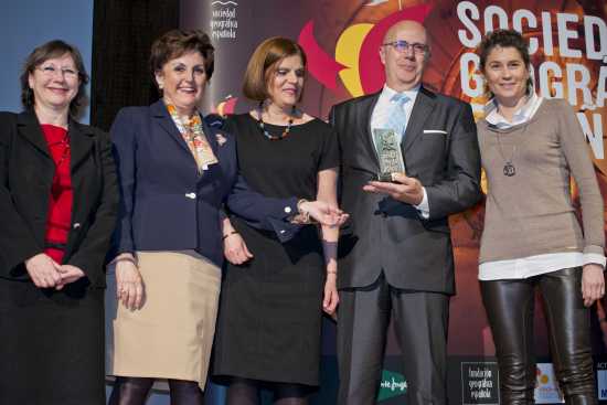 Carmen Rus, Charo Díaz-Pabón, Ana Casals, Miguel Ángel López y Mercé Martí, que entregó el galardón