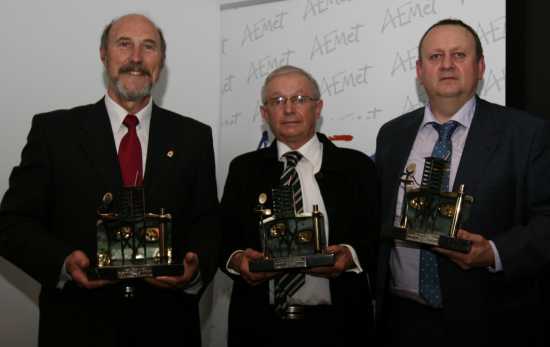 Los tres colaboradores premiados: Diego Vicente, Guillermo Budiño y Juan Amela