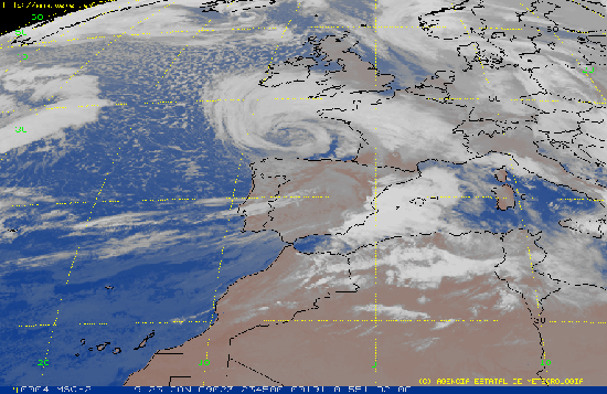 Imagen de satélite infrarroja de Meteosat 9 correspondiente a las 23:45 UTC del 23 de enero de 2009, en la que se aprecia la borrasca profunda Klaus en el Cantábrico, la cual experimentó un proceso de ciclogénesis explosiva.