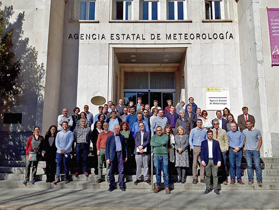 Fotografía de grupo de los asistentes al foro de usuarios aeronáuticos.