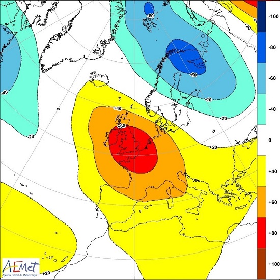 Anomalía de altura geopotencial en la superficie isobárica de 500 hPa durante la primavera climática 2020