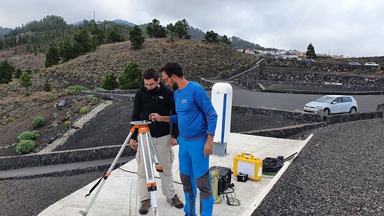 Fotómetro y ceilómetro desplegado en La Palma por parte del equipo del Centro de Investigación Atmosférica de Izaña de AEMET y de la Universidad de Valladolid (Fotografía: UVA)