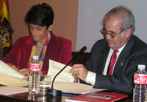 Milagros Couchoud firma un convenio de colaboración con la Federación de Regantes