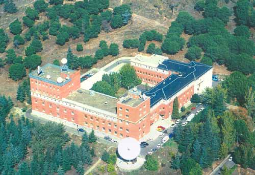 Vista aérea del edificio de la sede central del INM que aparece en la agenda El Tiempo 2004